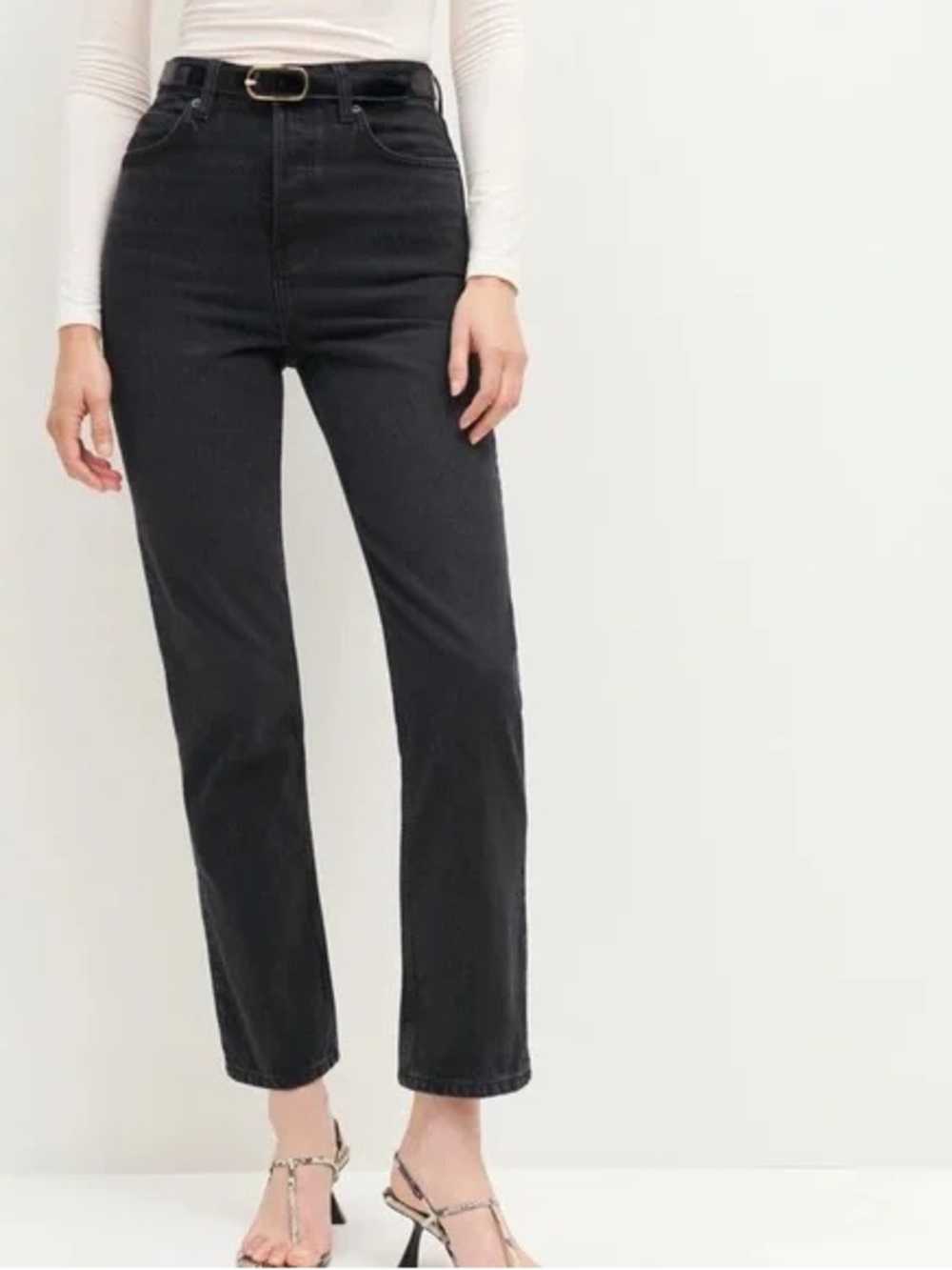 Cynthia High Rise Straight Jeans
Color Vana